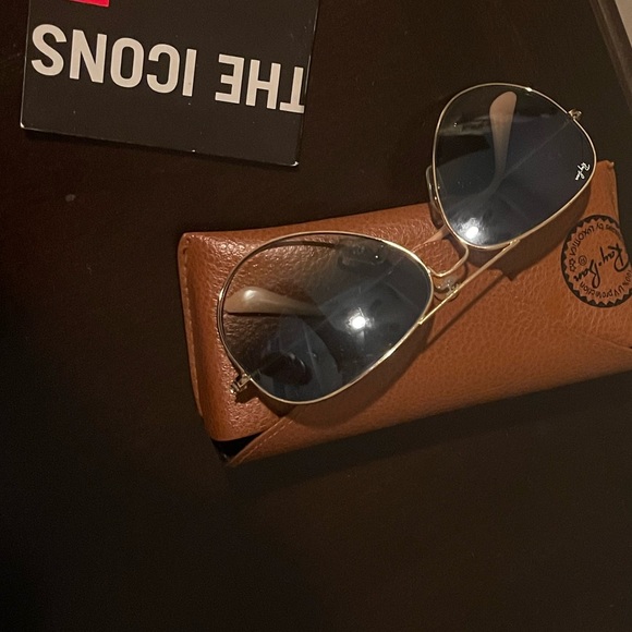 Ray-Ban Sunglasses - Picture 6 of 9